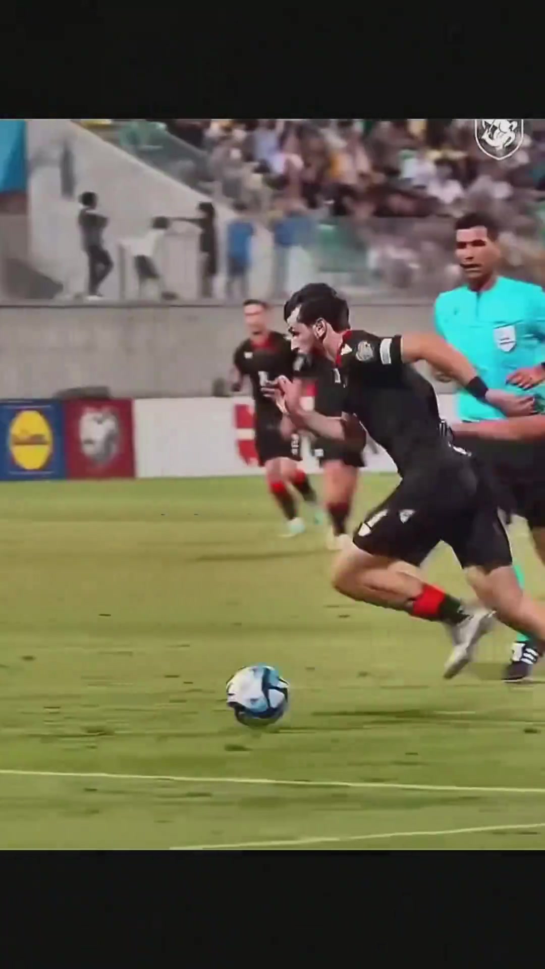 吸在脚上K77这后拉球过人真不是AI视频吗