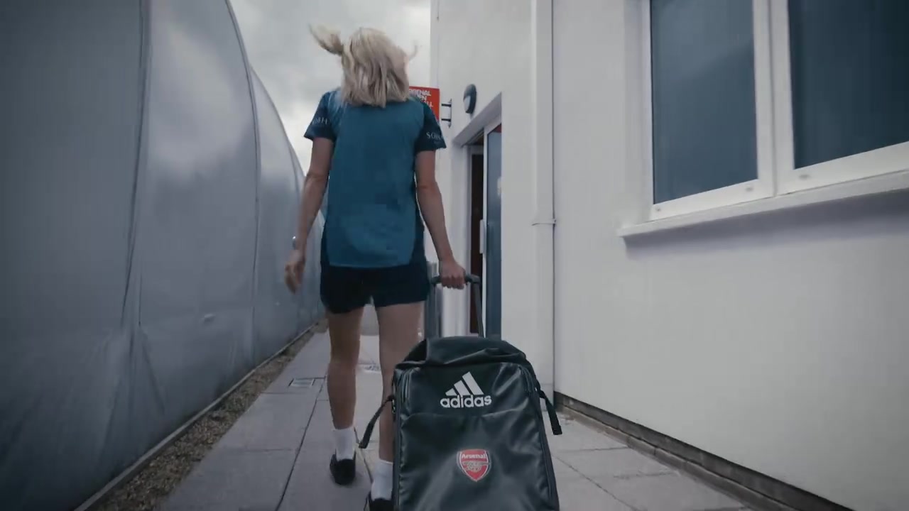 人文关怀真的好啊阿森纳女足正式签回凯利笑起来真美啊