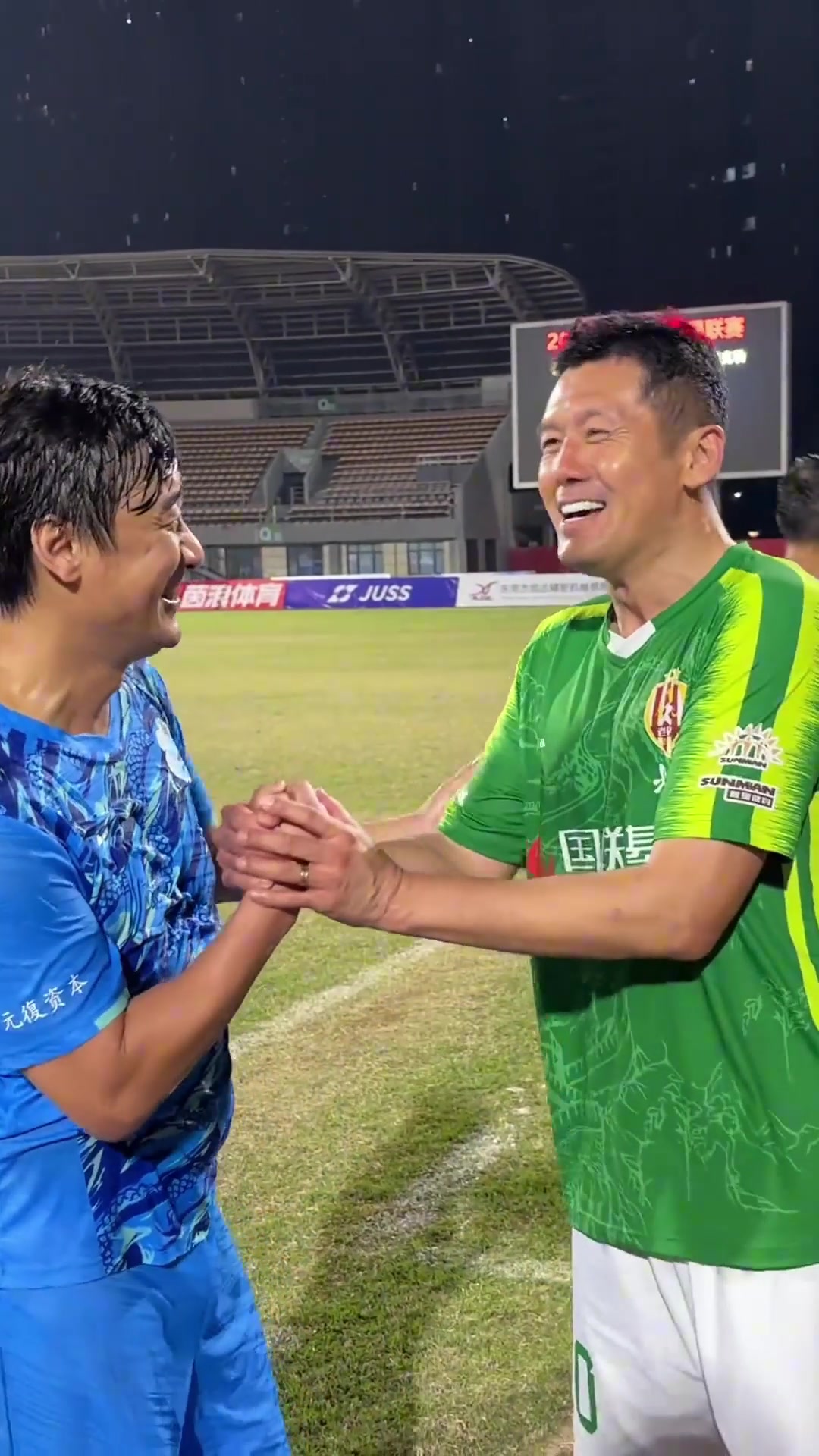 面对肖战波的夸奖杨晨的回复更显其高情商