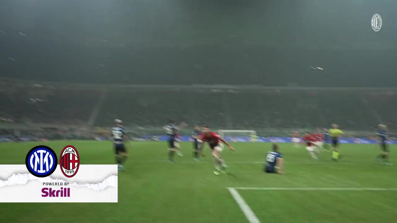 米兰德比回顾吉鲁在3分钟内梅开二度助AC米兰逆转战胜国米