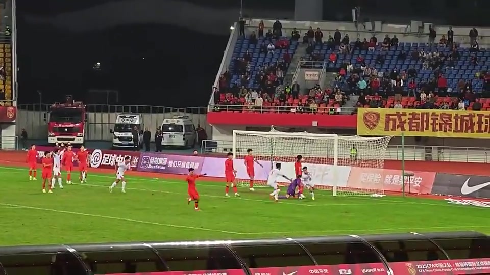 球迷现场目睹汪士钦对阵越南离谱失误WC这什么啊