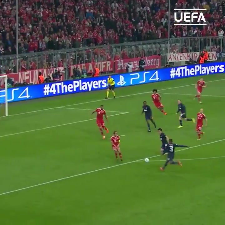 回忆杀埃弗拉面对拜仁的世界波