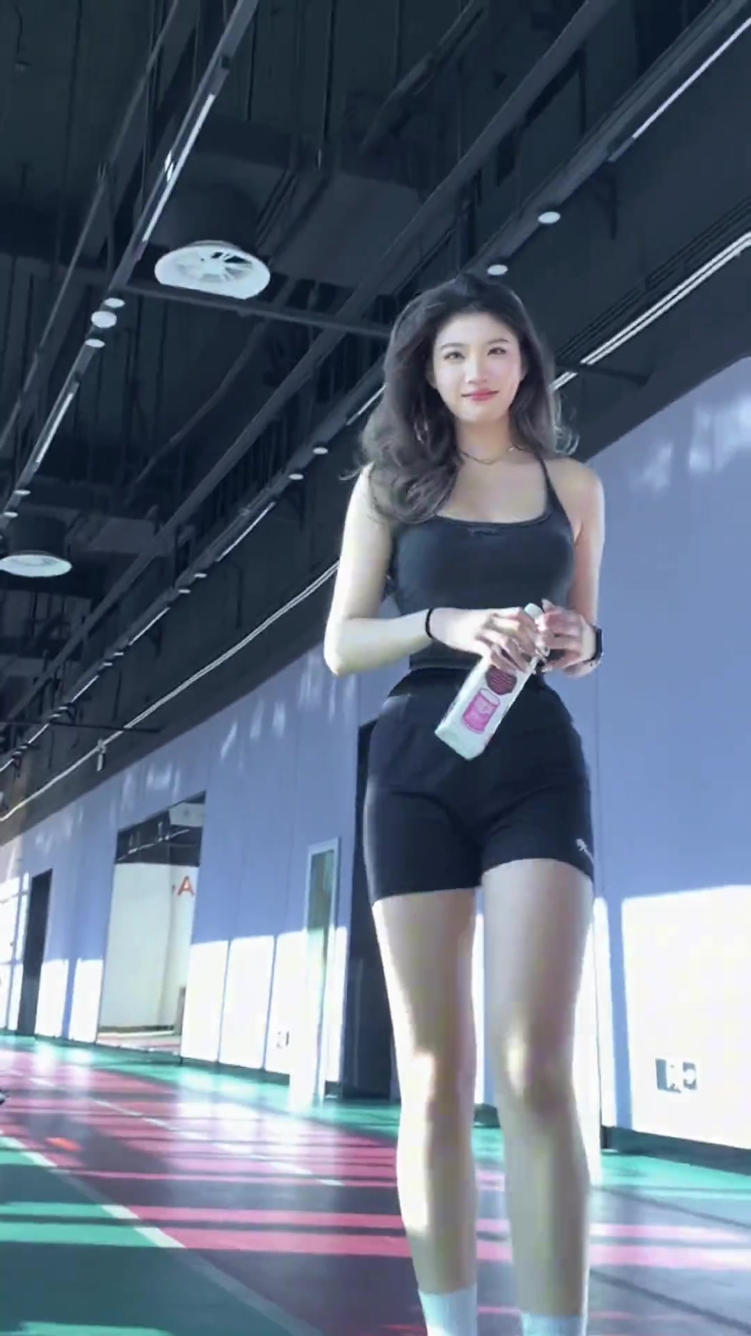 这样的曼城女球迷要怎么抵抗身体素质也是非常优秀的