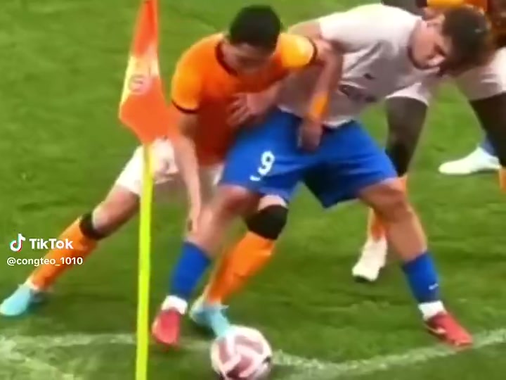 中国球员足球智商火爆外网原来足球还可以这么踢