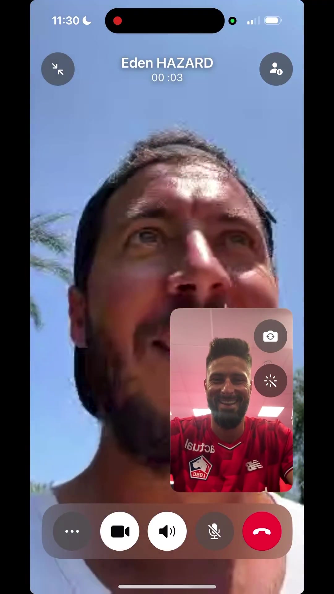 大吉鲁给阿扎尔打视频电话嘿老宝贝还记得里尔和切尔西嘛