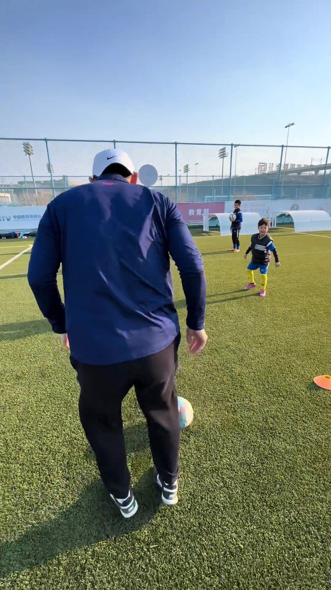 孙继海请叫我孩子王和小朋友们一起训练是我最开心的