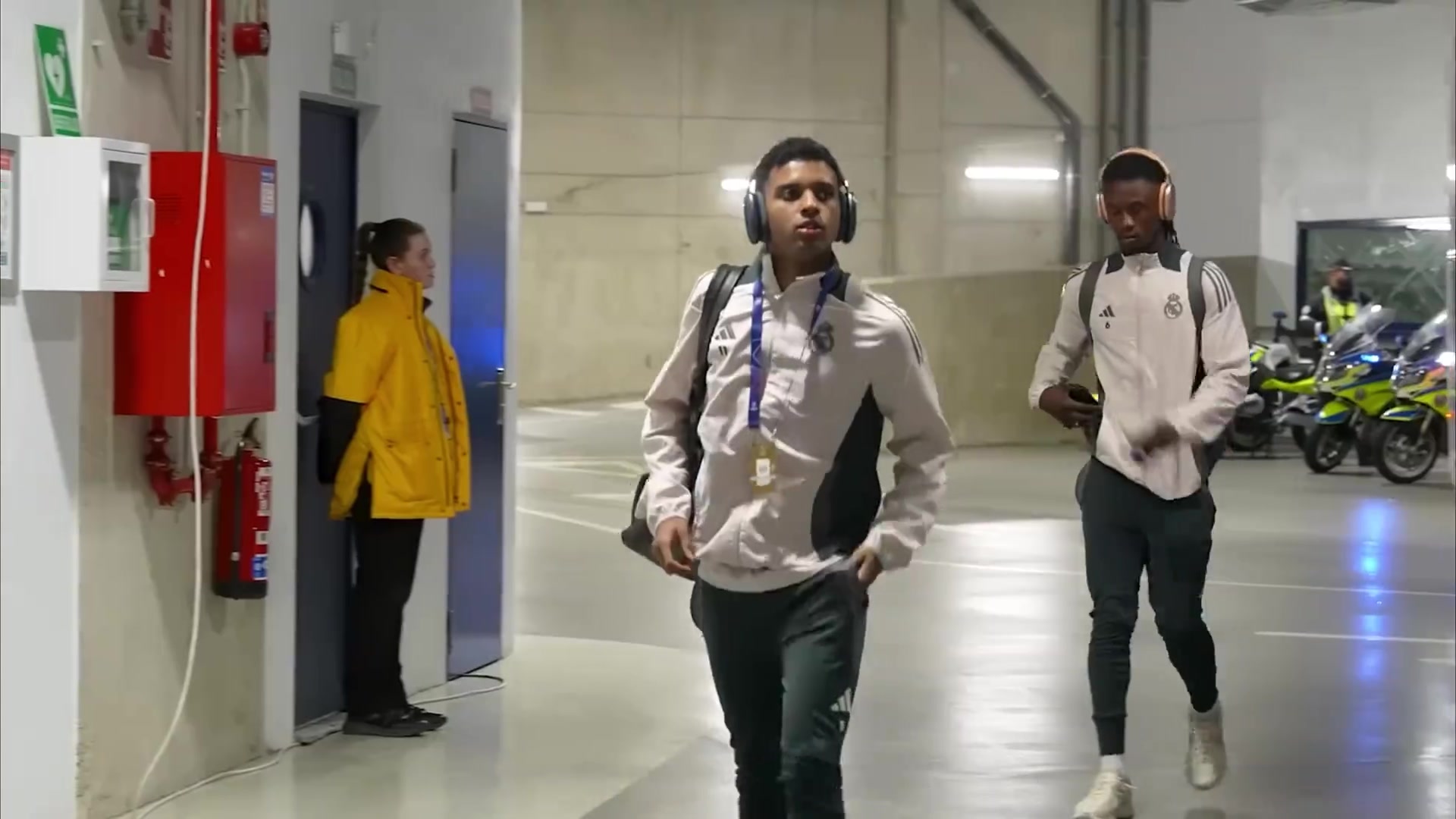 罗德里戈or埃泽欧洲一流左边锋vs英超顶级即战力枪迷选谁