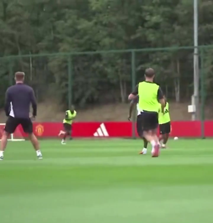 健康的迪亚洛值得期待阿玛德-迪亚洛在训练中的进球足够灵巧