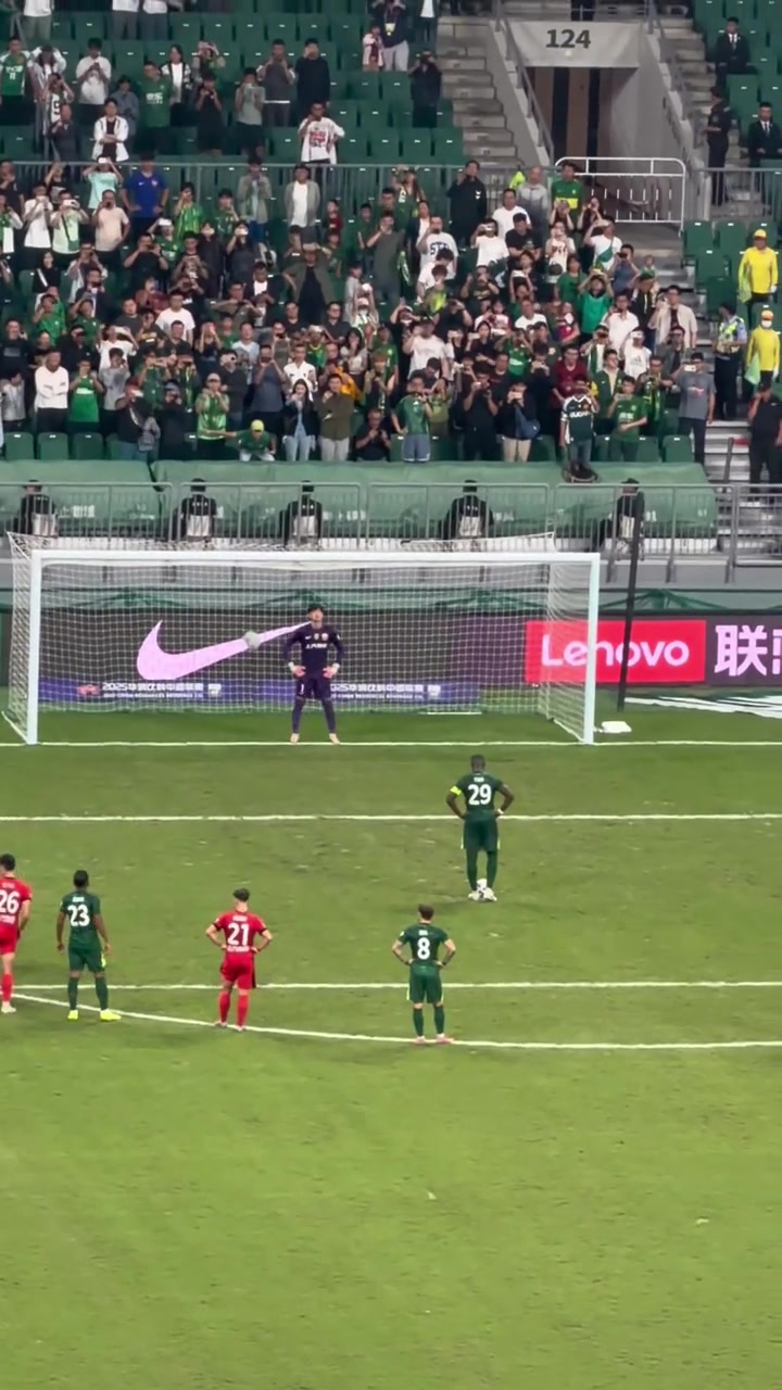 发飙发飙实拍法比奥点射扳平海港工体唱响WakaWaka