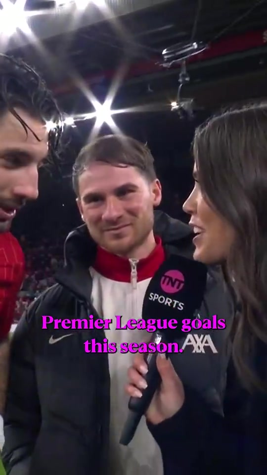 看台声音太嘈杂导致索博听不清女记者那我就不客气了