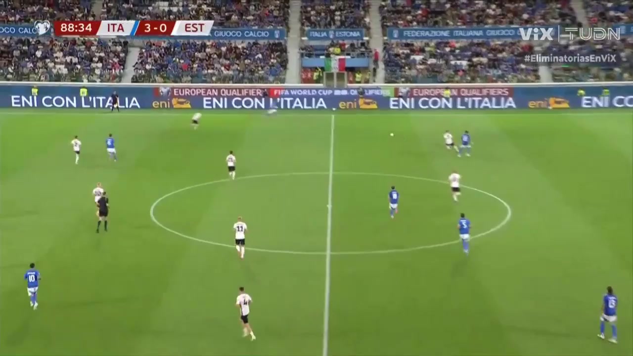 意大利4-0锁定胜局坎比亚索传中雷特吉头球破门双响