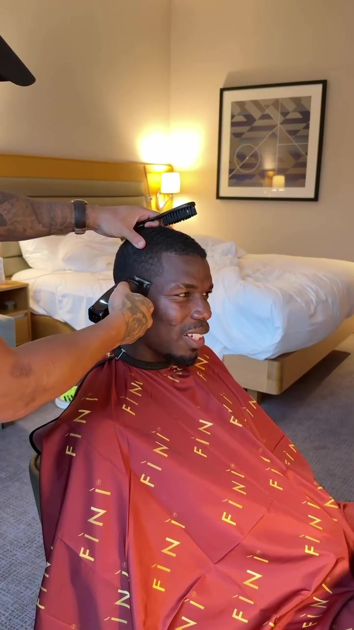 博格巴社媒发布视频网友这是又开始重操旧业搞发型了