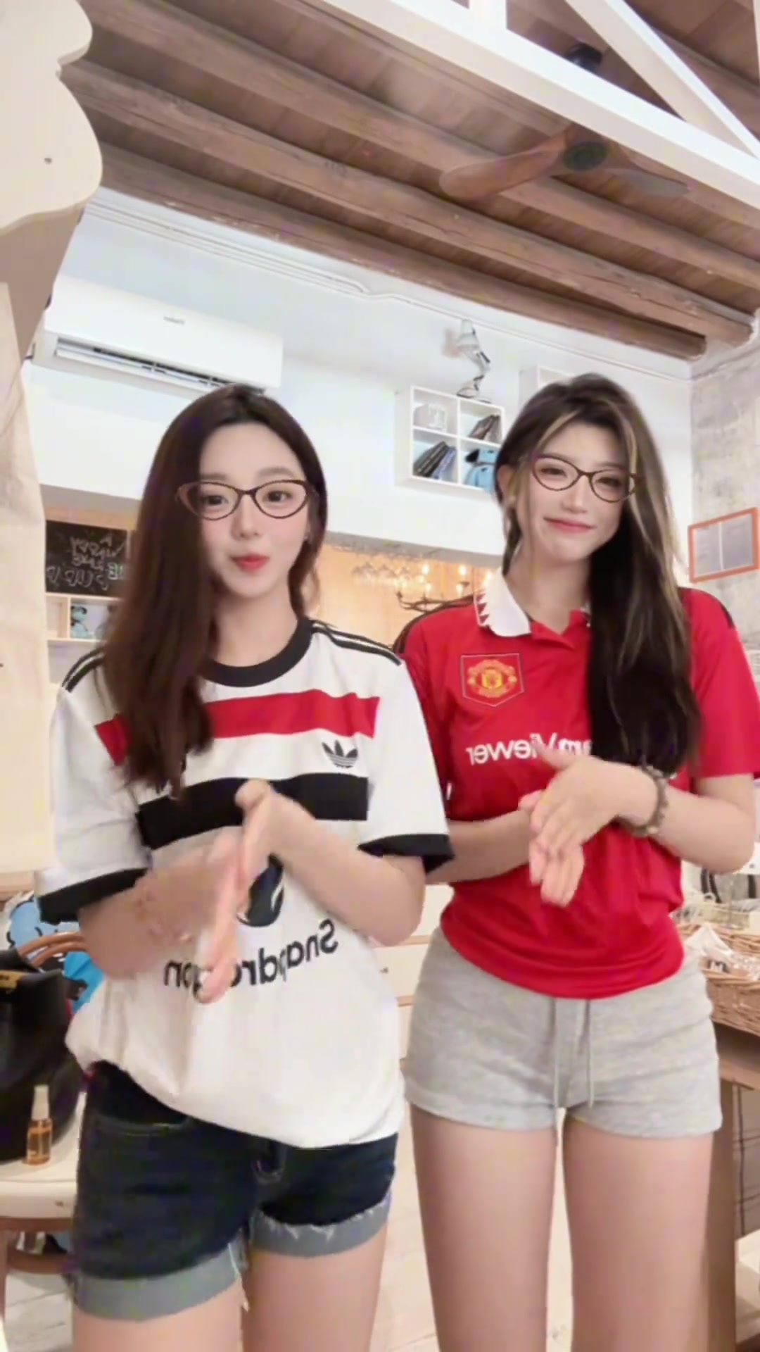 御姐和甜妹国安女门将这是准备接替奥纳纳来把守曼联球门嘛