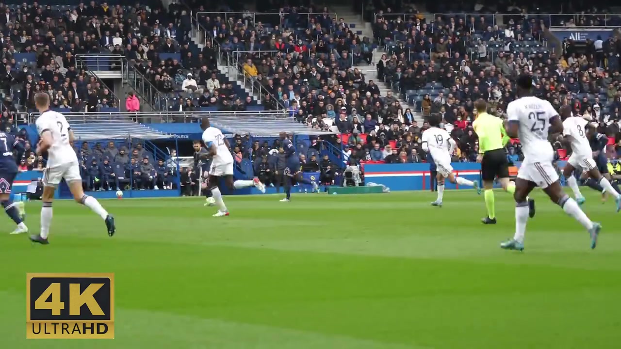 压迫感此前巴黎主场比赛梅西内马尔被自家球迷送上漫天嘘声