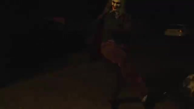 曼彻斯特变哥谭哈兰德万圣节化妆成小丑入侵街头路人的反应