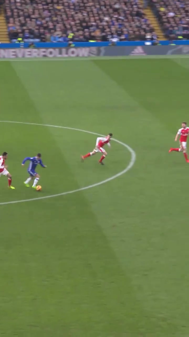 据说这个球值1.5亿欧元英超名场面之阿扎尔独闯龙潭