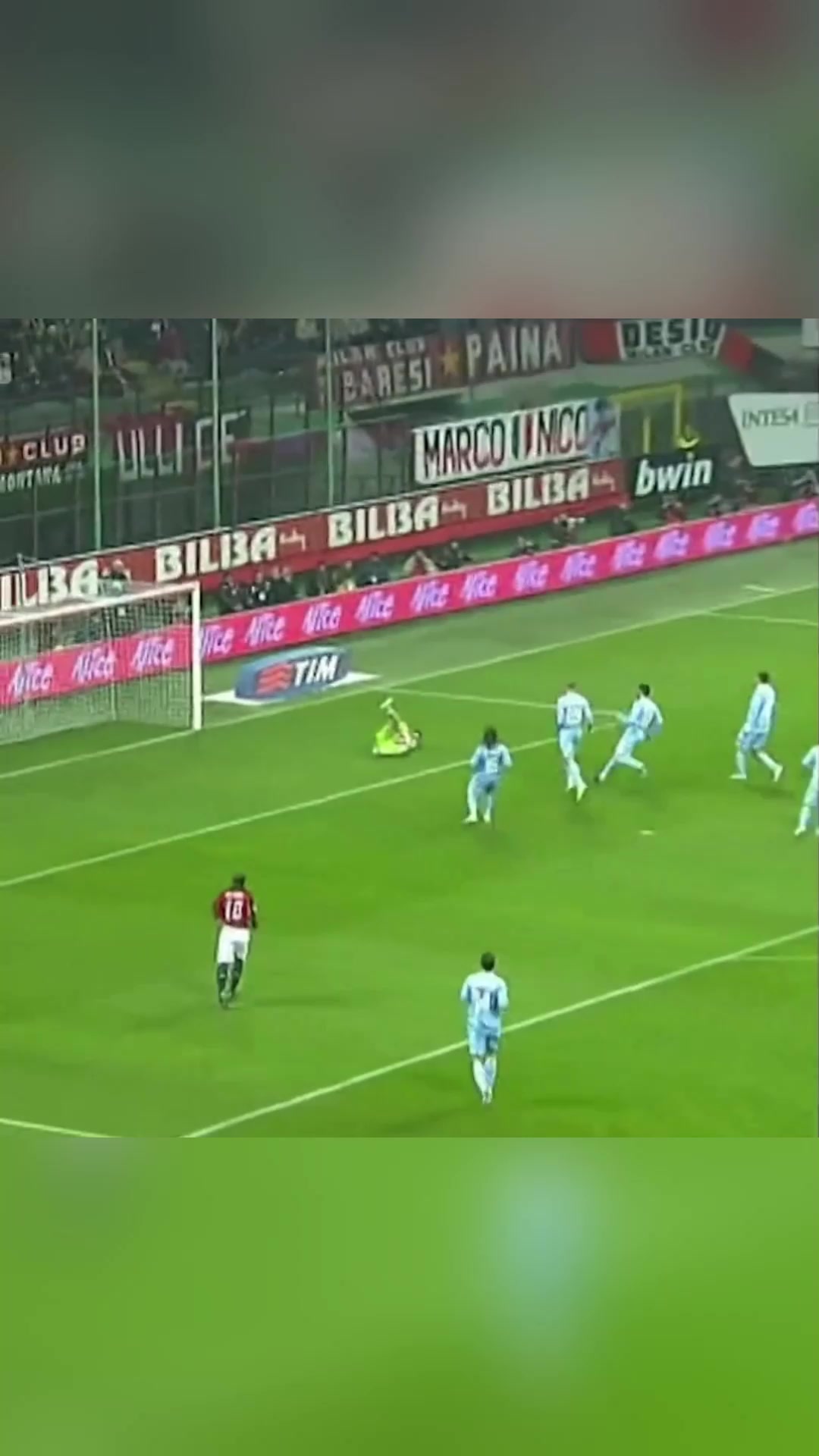 08年大罗对阵那不勒斯开二度外星人大罗欧洲赛场的最后进球