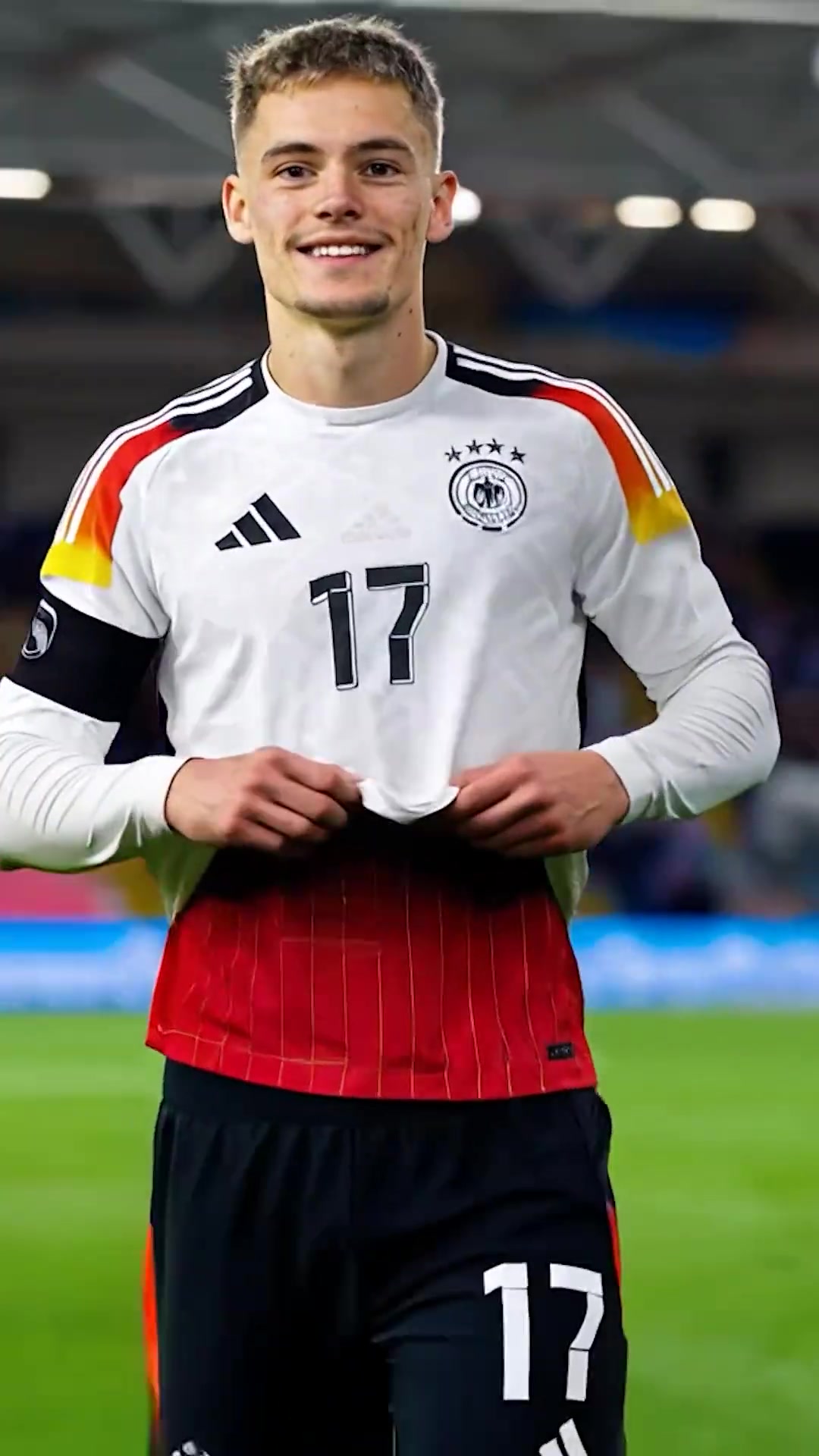 詹俊是真开心啊用上喜庆的音乐欢迎维尔茨参军