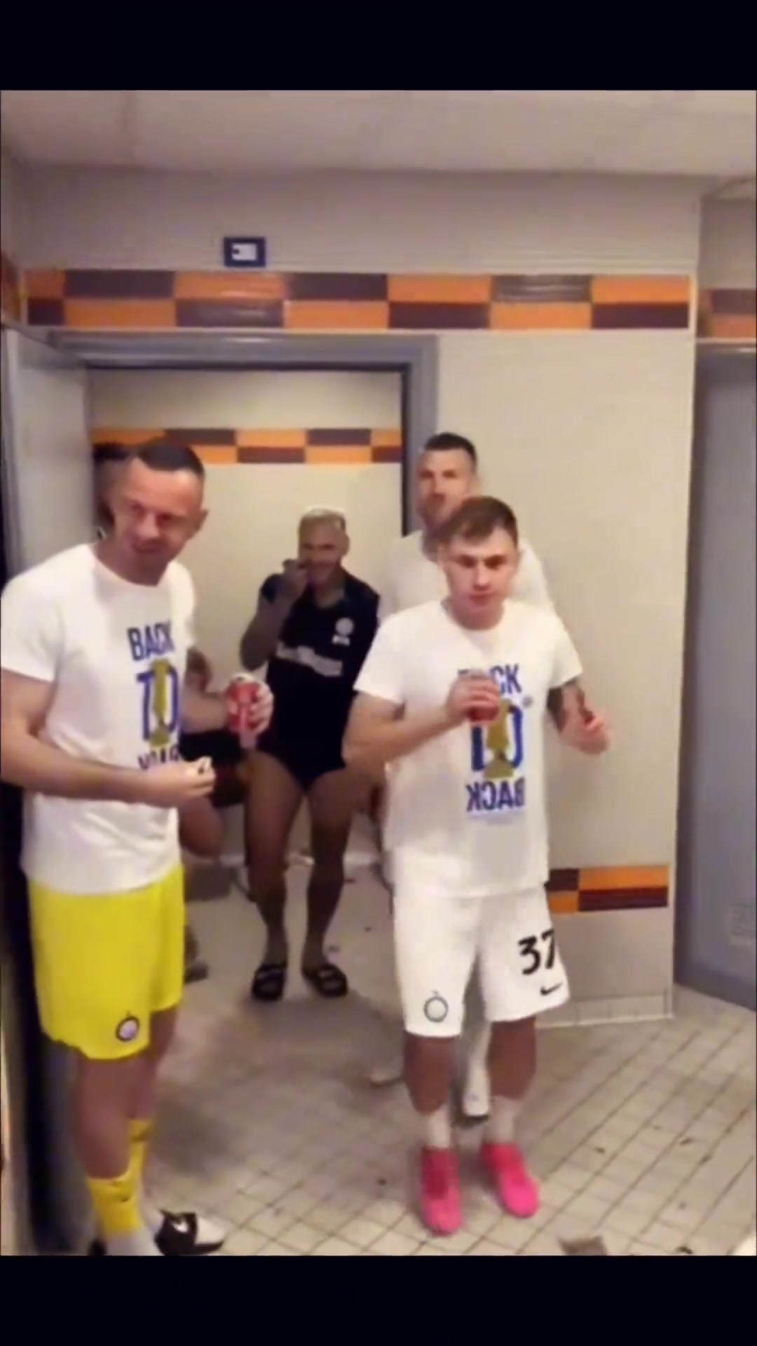 罕见啊国米球迷晒视频蓝黑不高兴难得高兴了一回