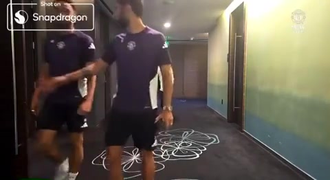 一起调皮B费和库尼亚现在已经成为老铁了