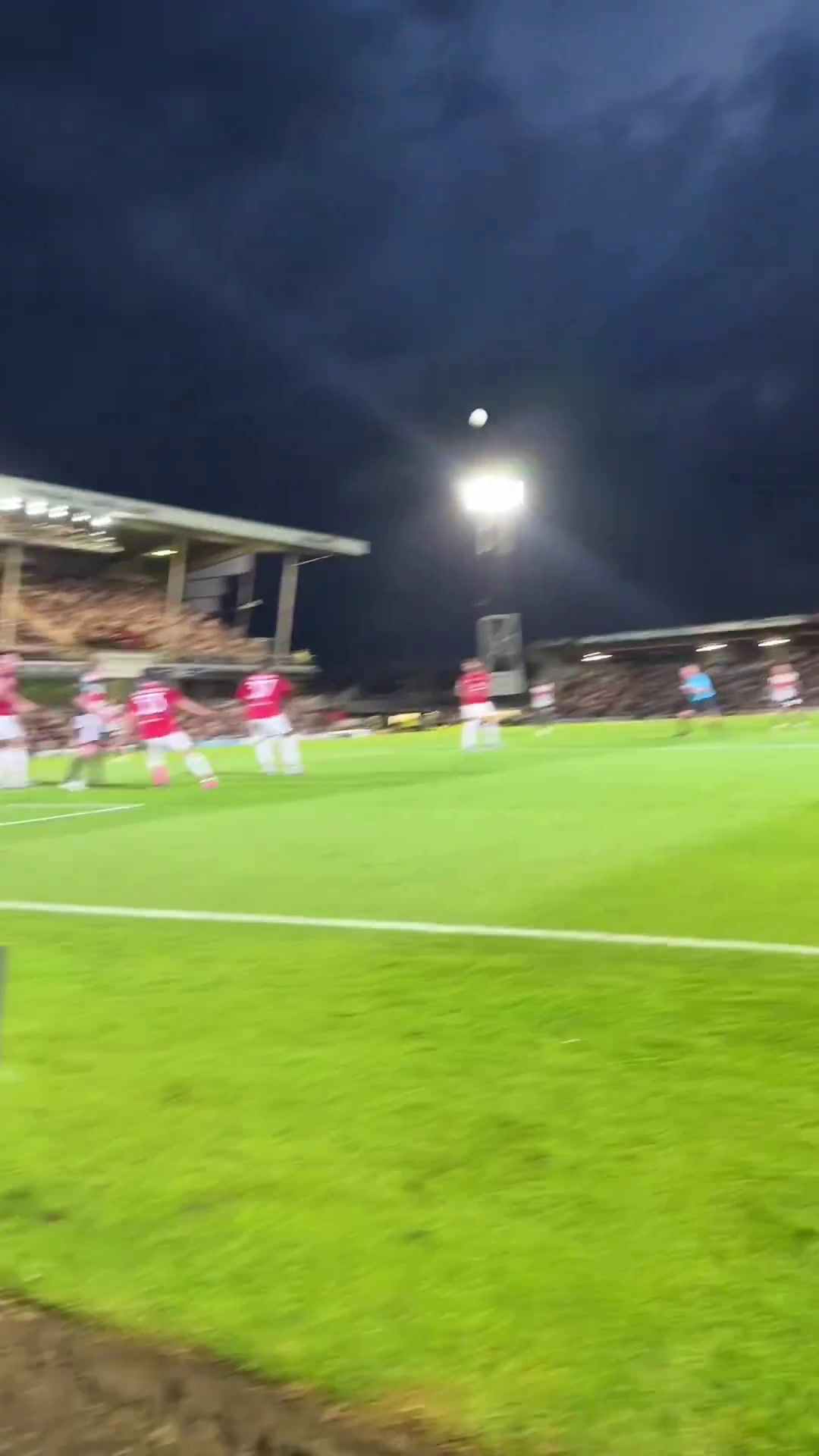 逆天奥纳纳出击双拳击倒马奎尔让对手进球