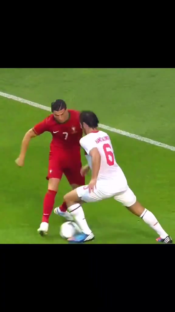 一直在模仿年轻的姆巴佩一定想复制偶像C罗的所有亮点