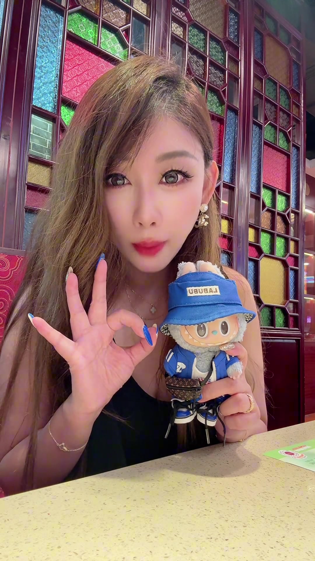 这就是上海女球迷嘛声音嗲嗲的颜值高高的眼里还有我