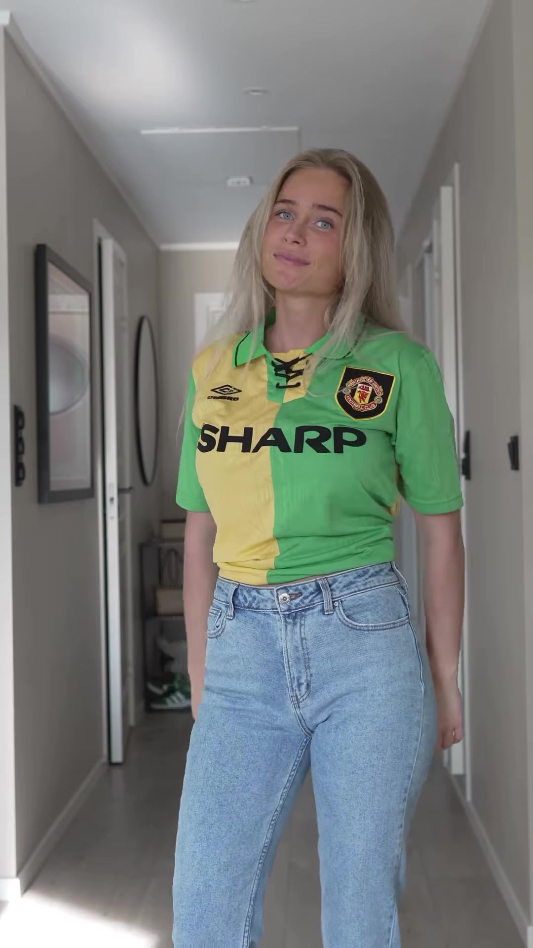 这是真曼联女球迷这么多的球衣看得我眼花缭乱