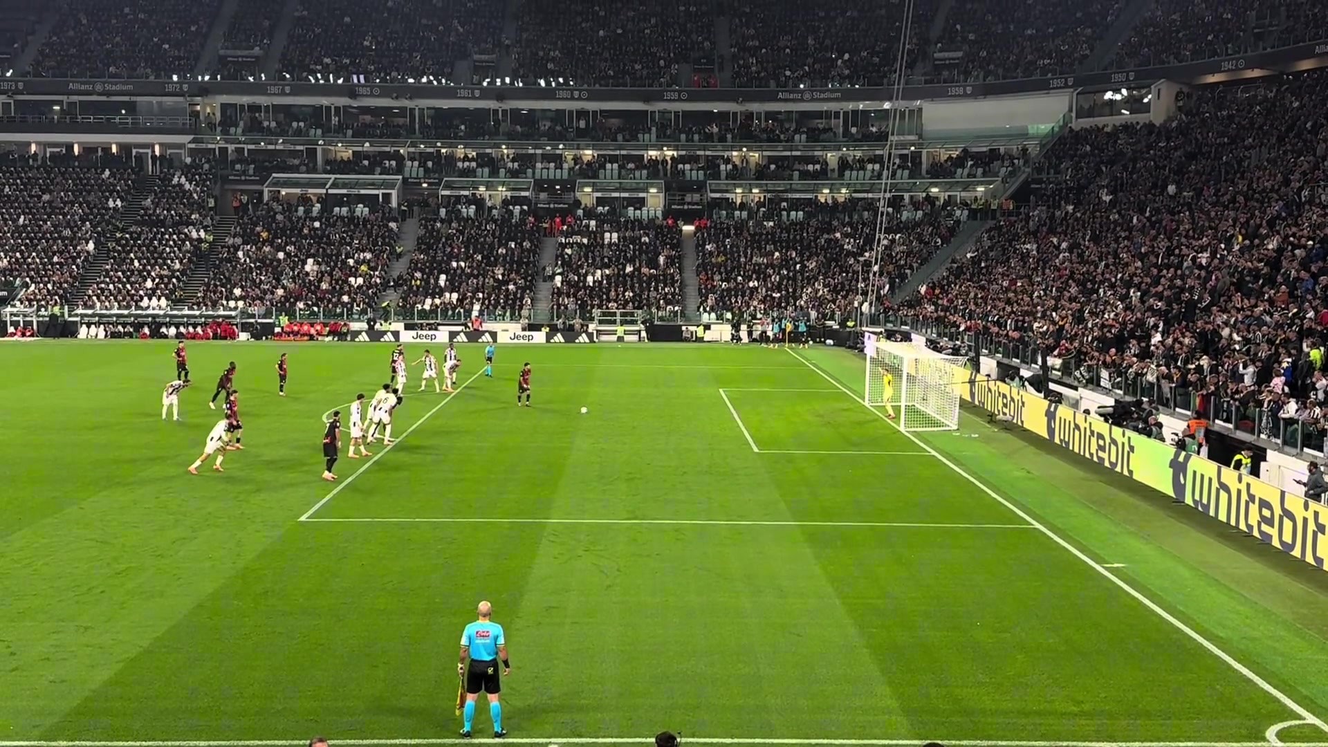 球迷现场实拍普利西奇踢飞点球