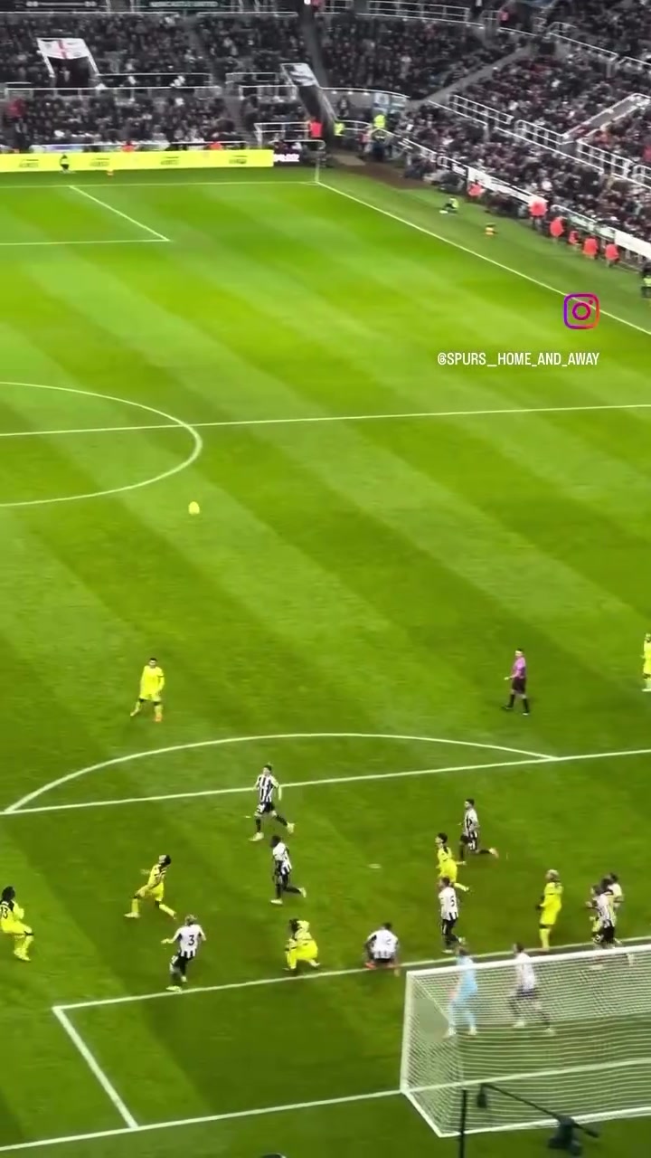 不容易啊现场直拍罗梅罗的倒钩绝平帮助球队客场拿走一分