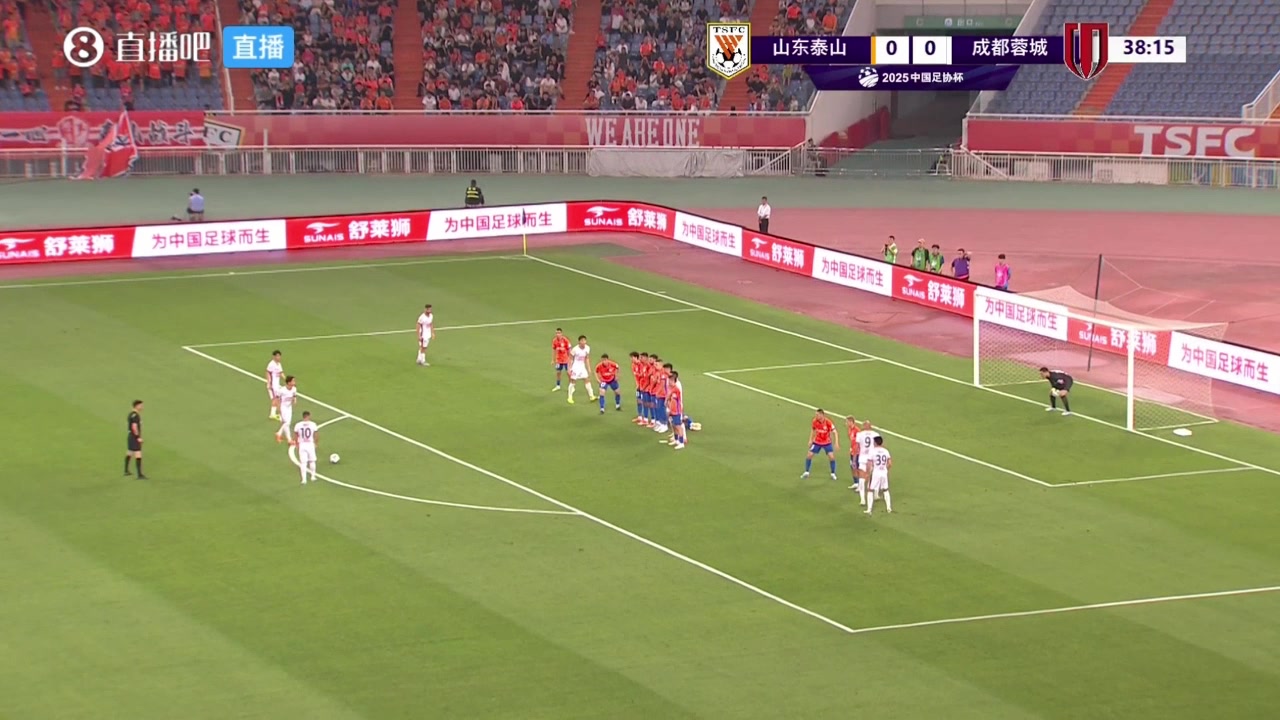 王大雷望球兴叹罗慕洛任意球直挂死角蓉城1-0领先泰山