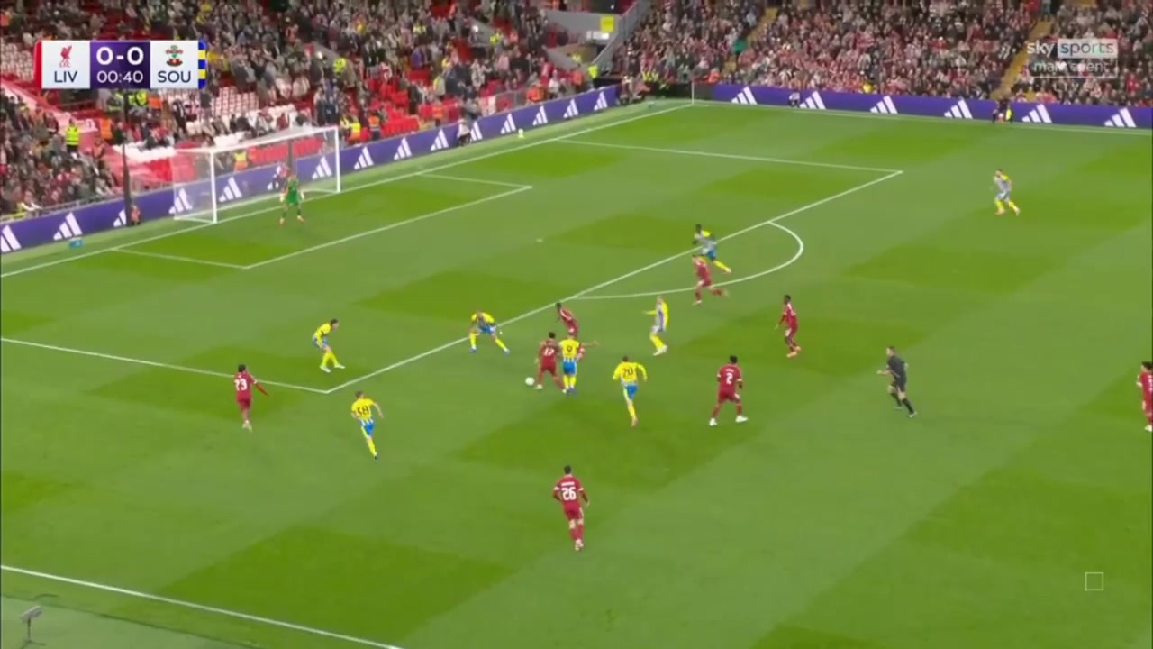 开场造险基耶萨禁区内做球伊萨克打门被门将挡出