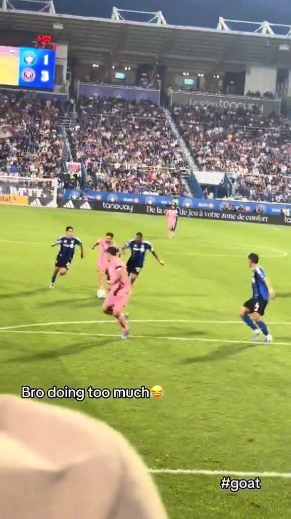 看台视角欣赏梅西这个进球现场安保人员都惊呆了