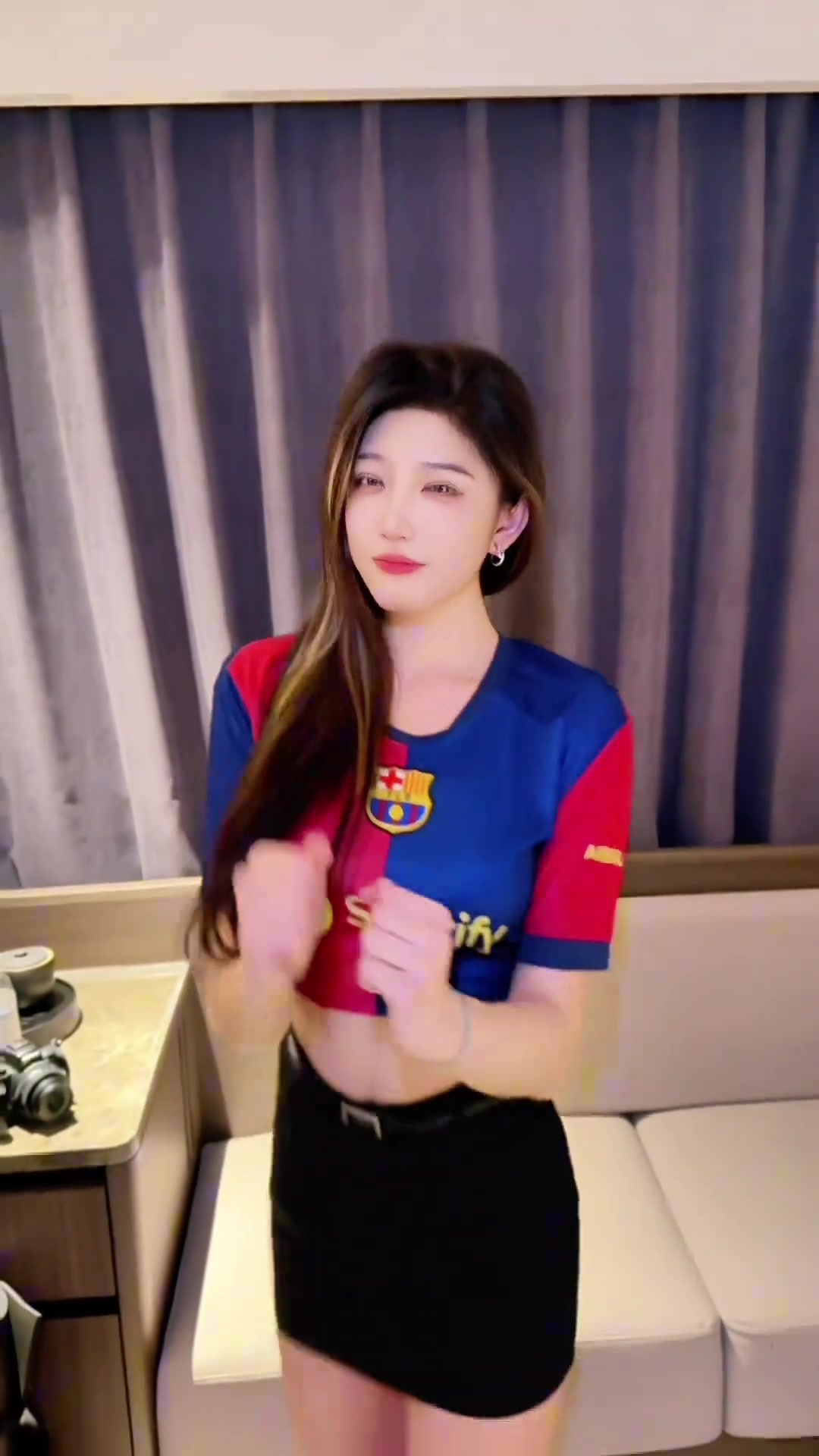 巴萨女球迷好想谈恋爱好害怕追我我该怎么办