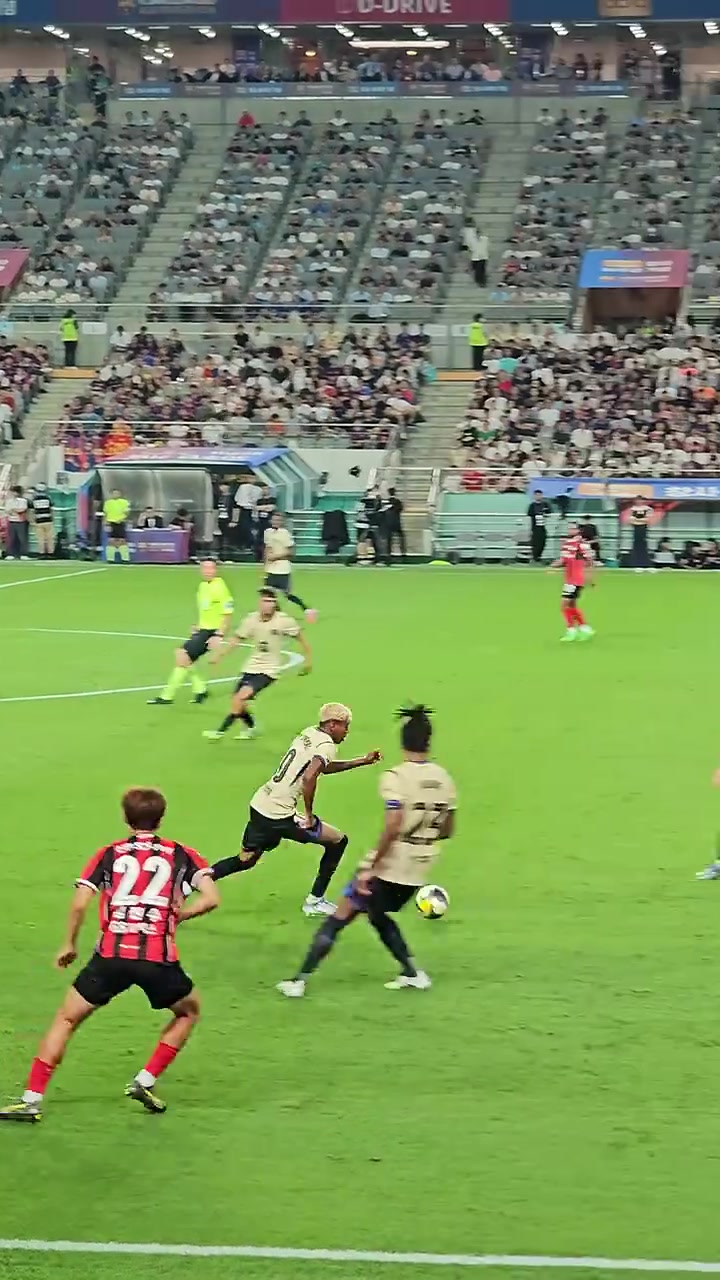 错进错出现场直拍亚马尔此前韩国行的进球实在不行自己来吧