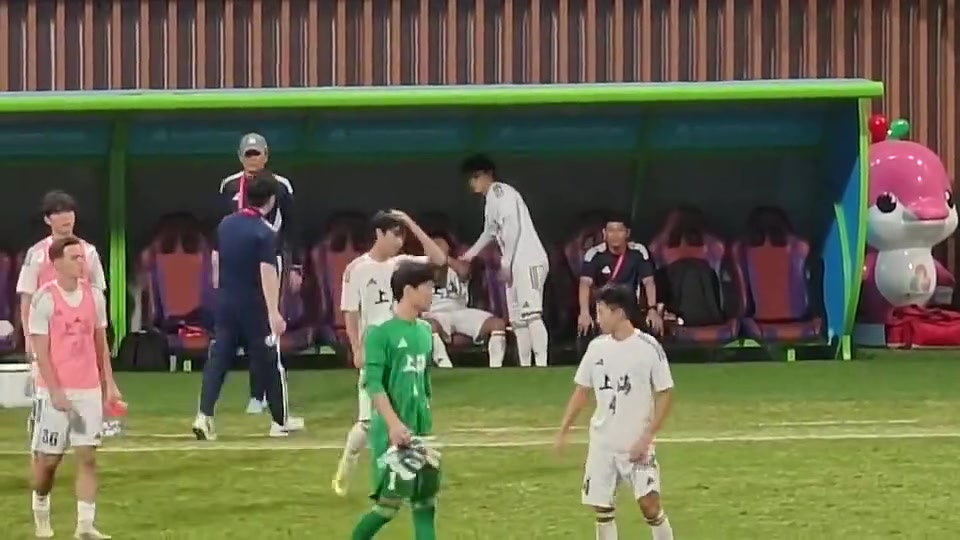 无缘全运男足U20决赛蒯纪闻赛后捂脸痛哭