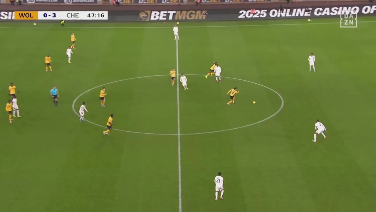 狼队扳回一城黄喜灿助攻阿洛科达尔破门