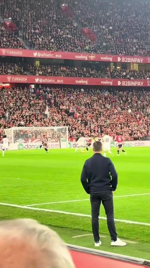 激情庆祝姆巴佩一条龙破门场边阿隆索的反应