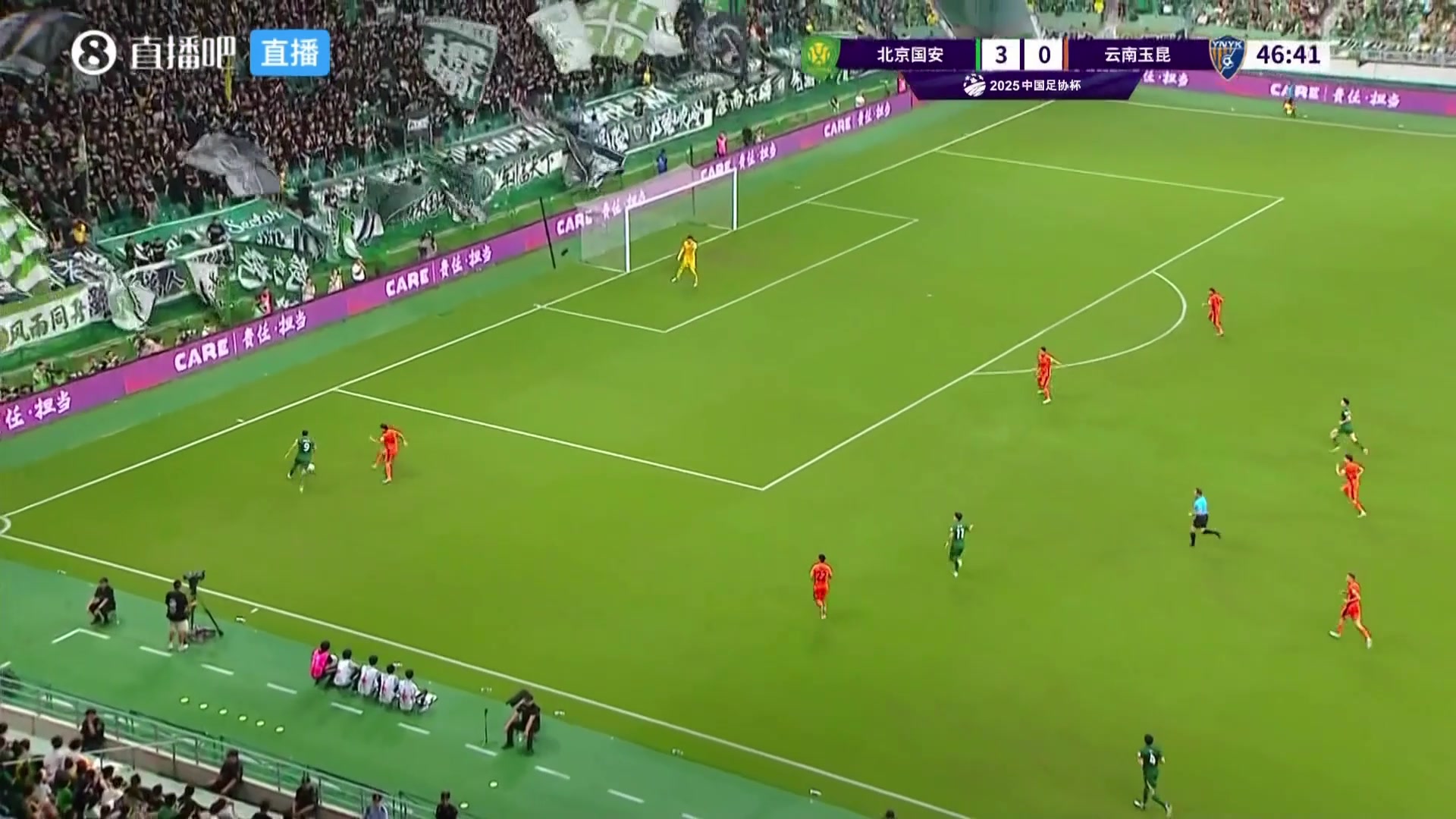 这状态被摁在替补席张玉宁边路生吃对手强行抹进禁区打门