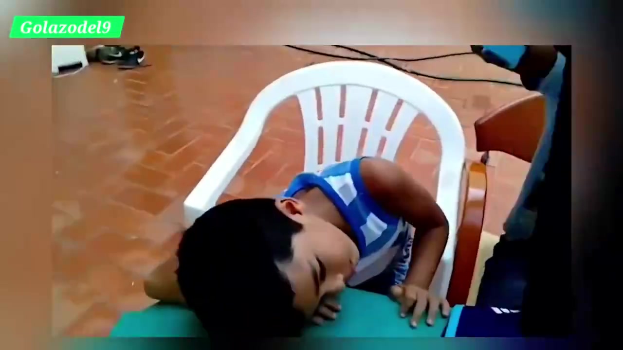 国外网友晒亚马尔拿C罗皇马球衣视频并配文他是C罗的粉丝