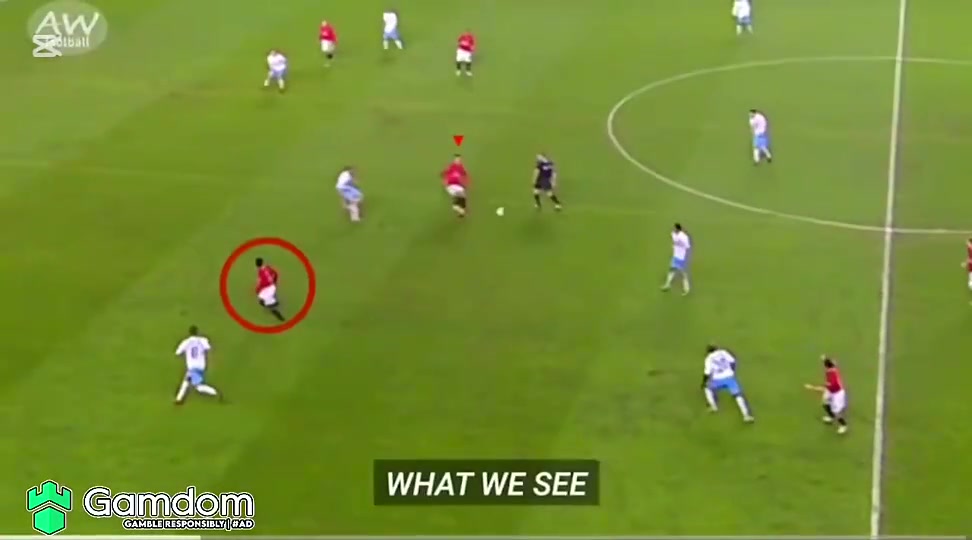 C罗仍然欠我们解释他为什么没有看鲁尼就传球