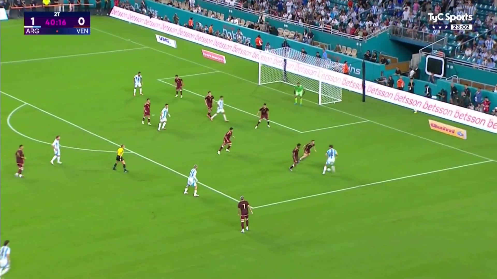 我太难了劳塔罗门前三连击不进