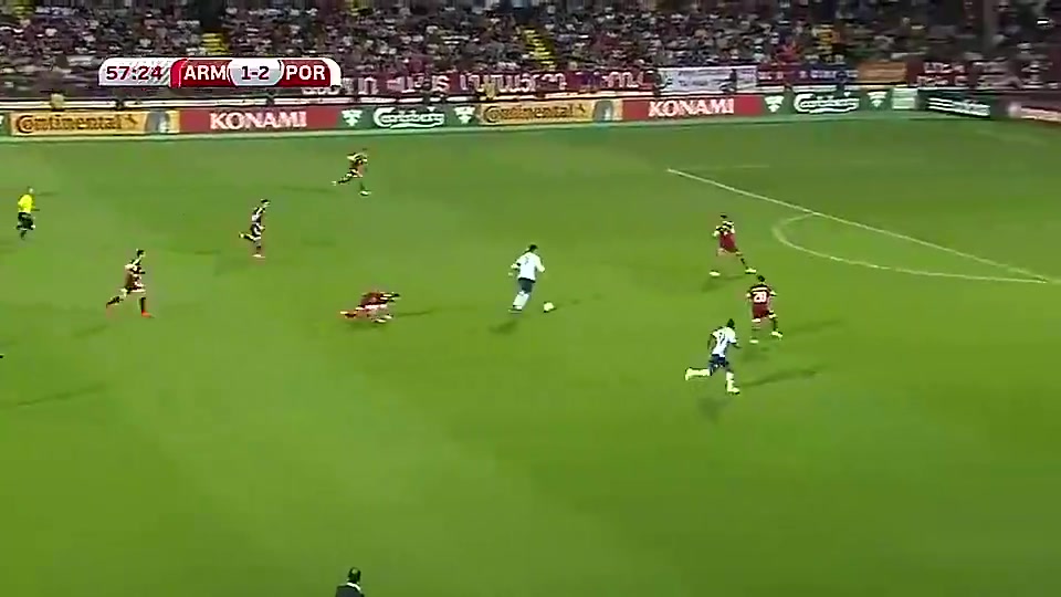 当年亚美尼亚球迷喊梅西C罗神级停球世界波破门戴帽