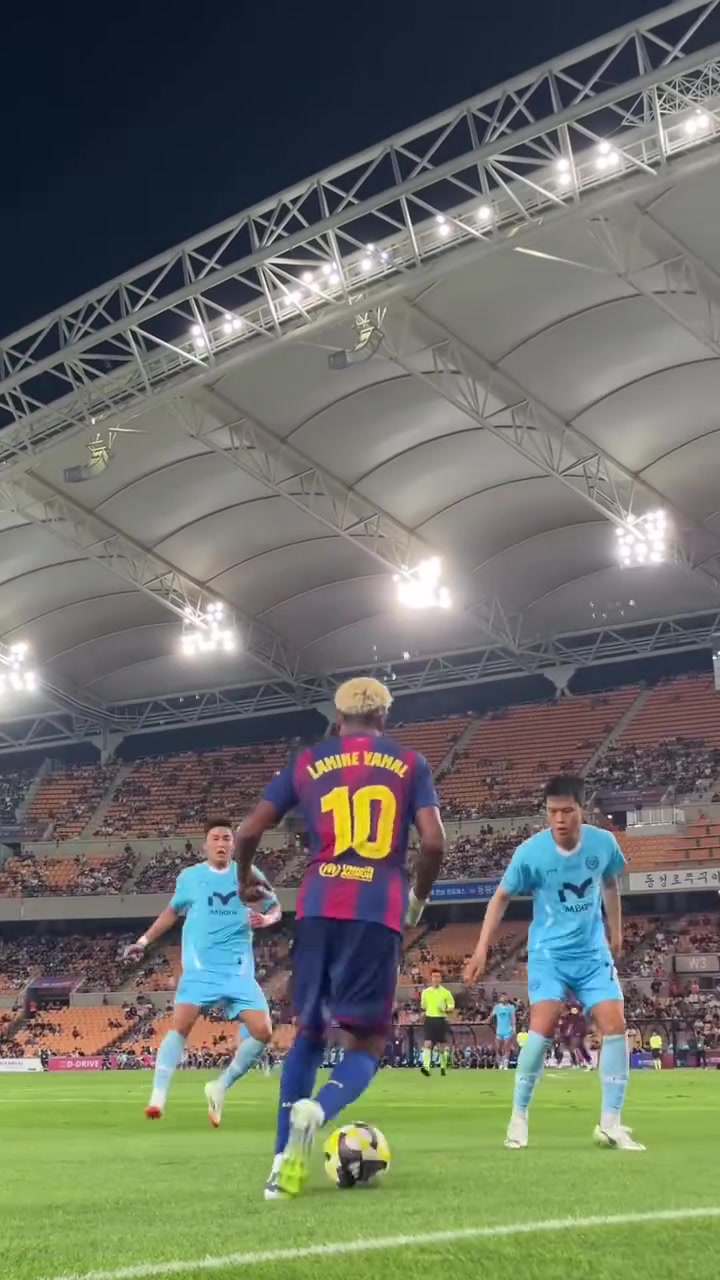 这个角度有点幻视小罗现场直拍角球线附近看亚马尔的突破