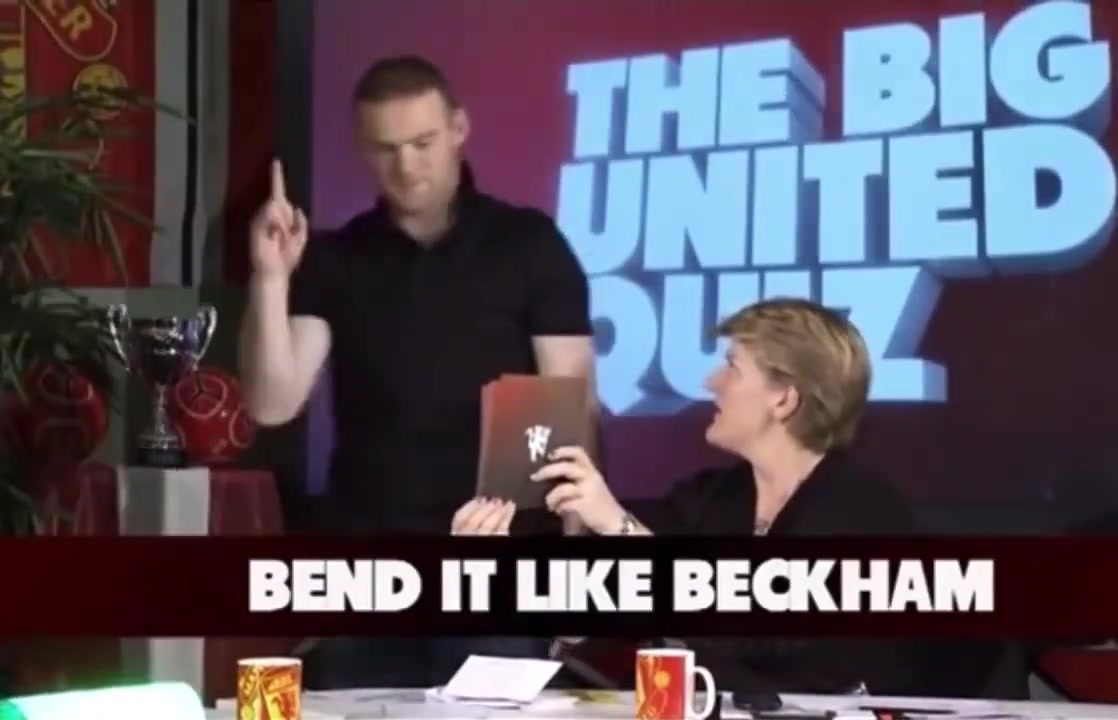 你猜你画鲁尼比划到飞靴门曼联球员猜出来是小贝爵爷微微一笑