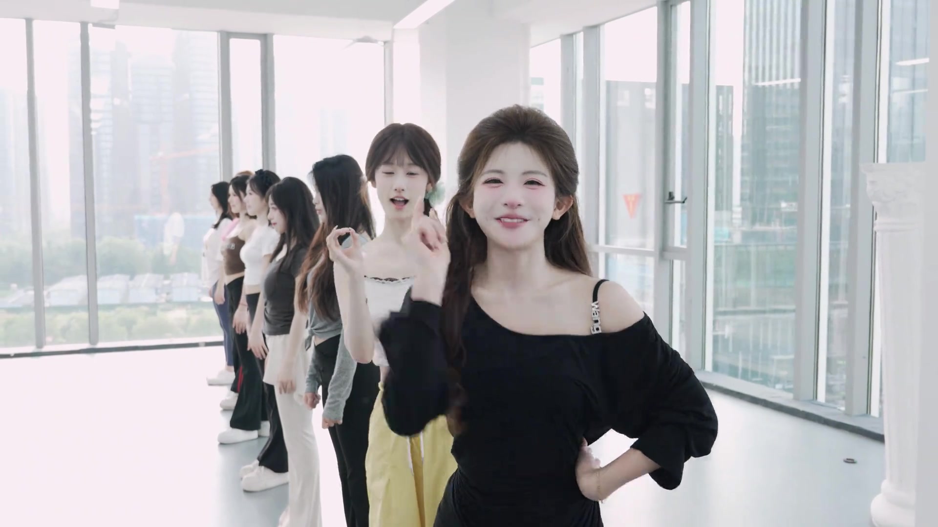 苏超小姐姐高抬一字马为常州加油你们准备好进球了嘛