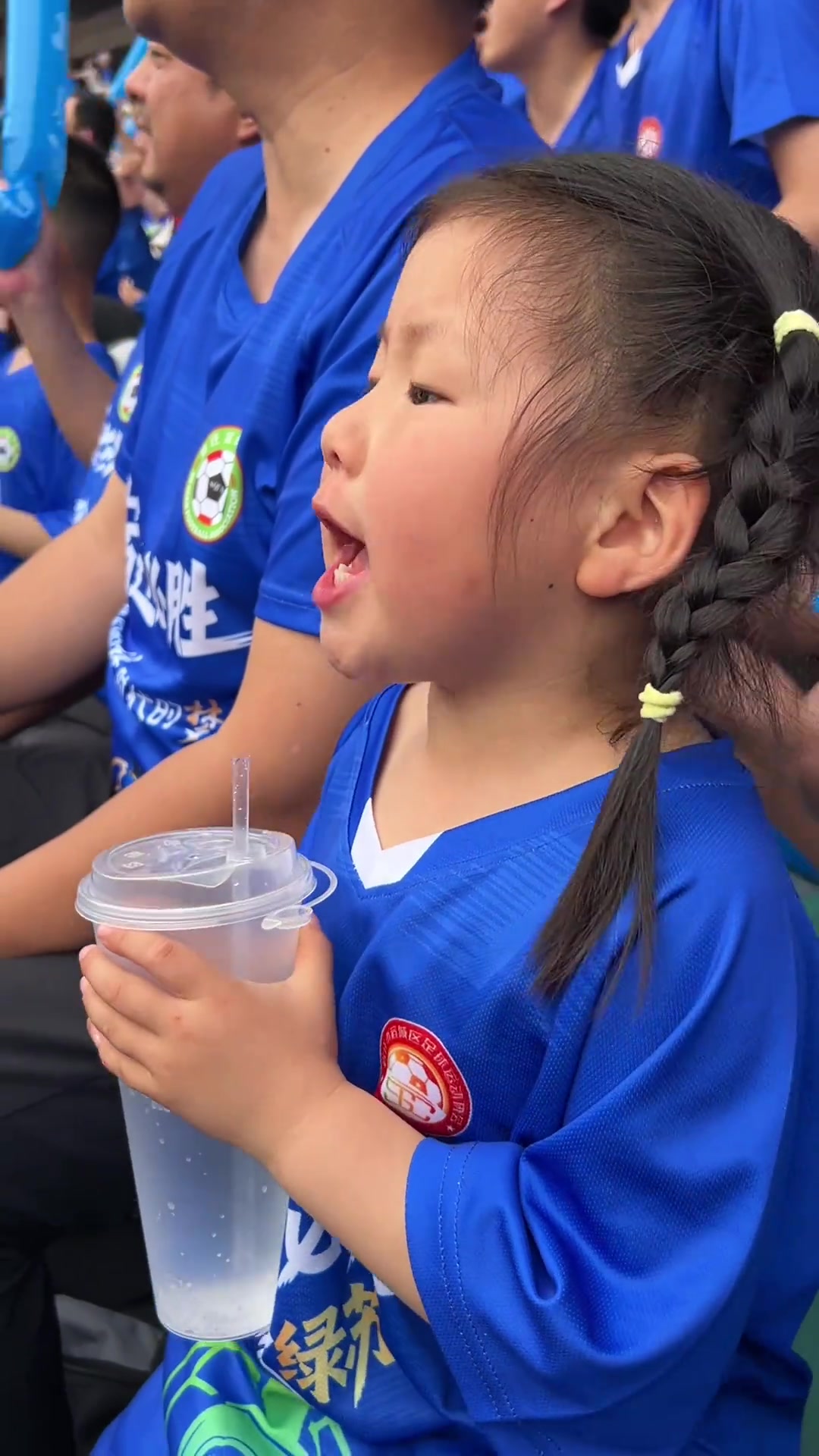 得此球迷多么荣幸小孩姐为苏超宿迁队加油