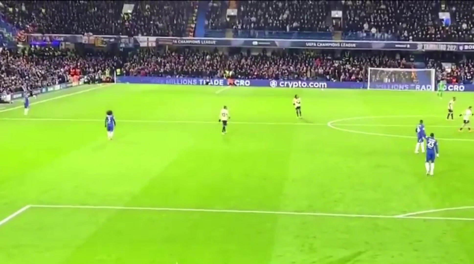 切尔西球迷嘲讽亚马尔你就一低配埃斯特旺