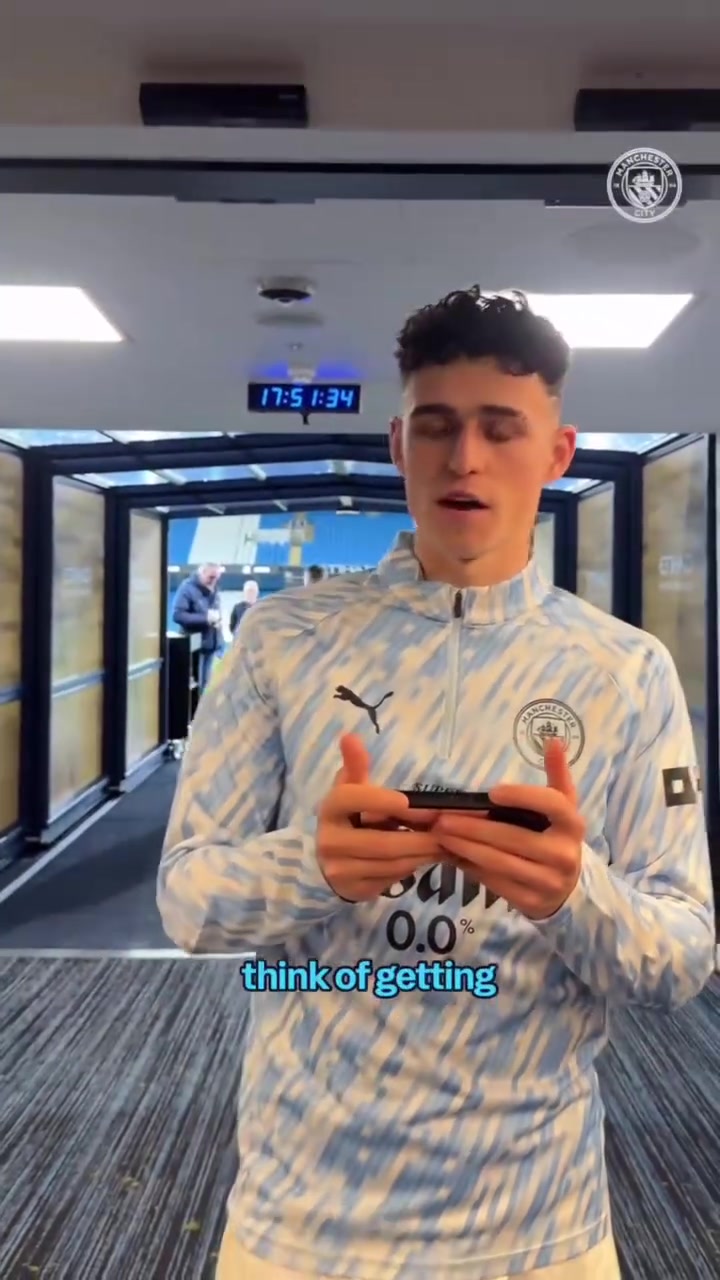 解说自己一起来看解说员福登还原自己最后的绝杀球