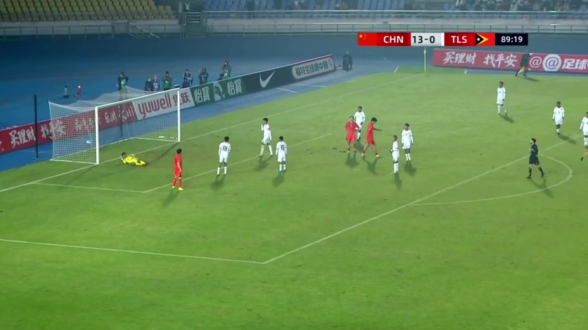 三人戴帽赵松源头球破门上演帽子戏法